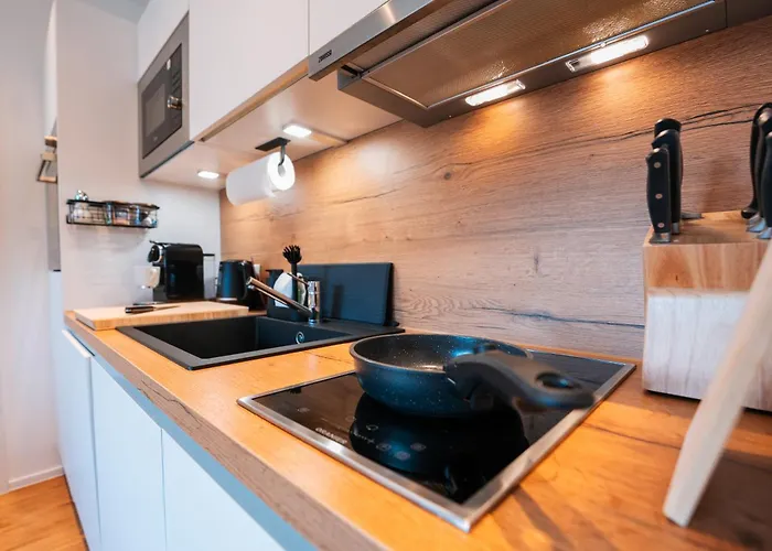 Hidden Tiny Near Center & The Mosel River * Coblença